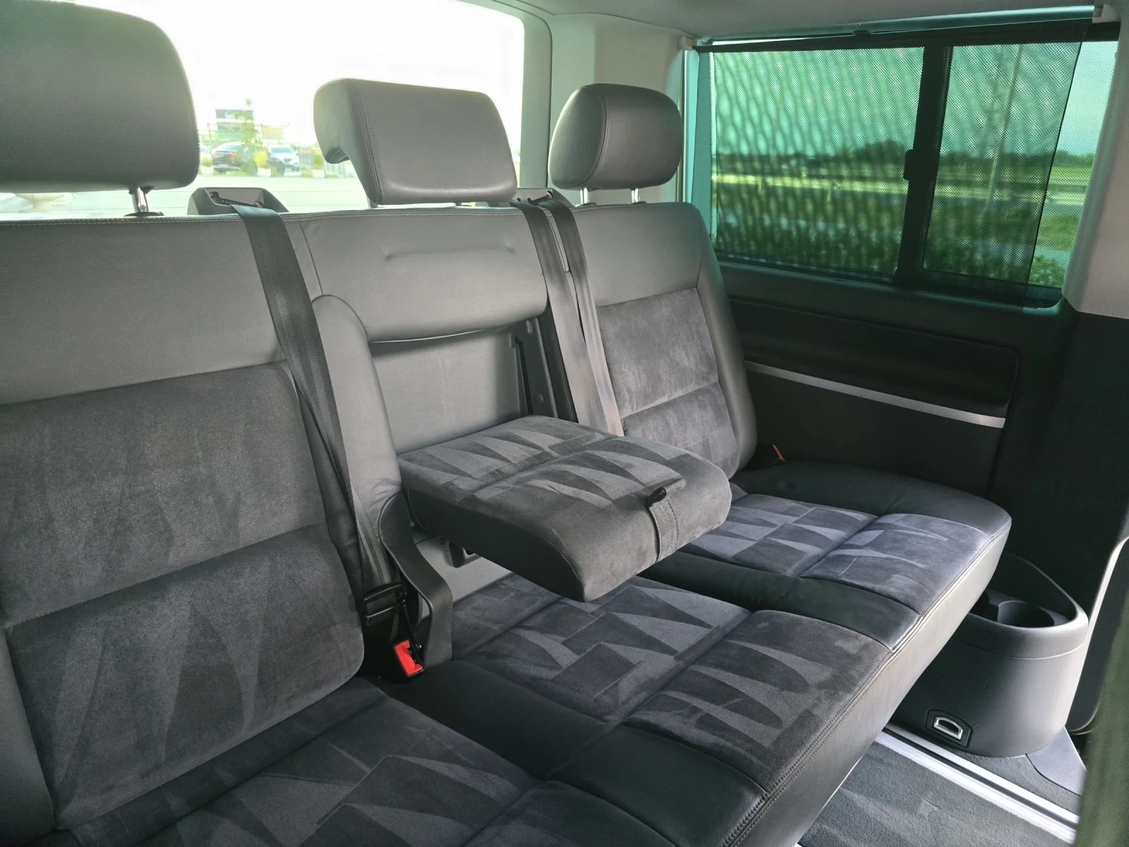 VW Multivan 2.0TDI/4X4/AVTOMAT/HIGHLINE-FUL-FUL-FUL, снимка 15 - Бусове и автобуси - 54431998