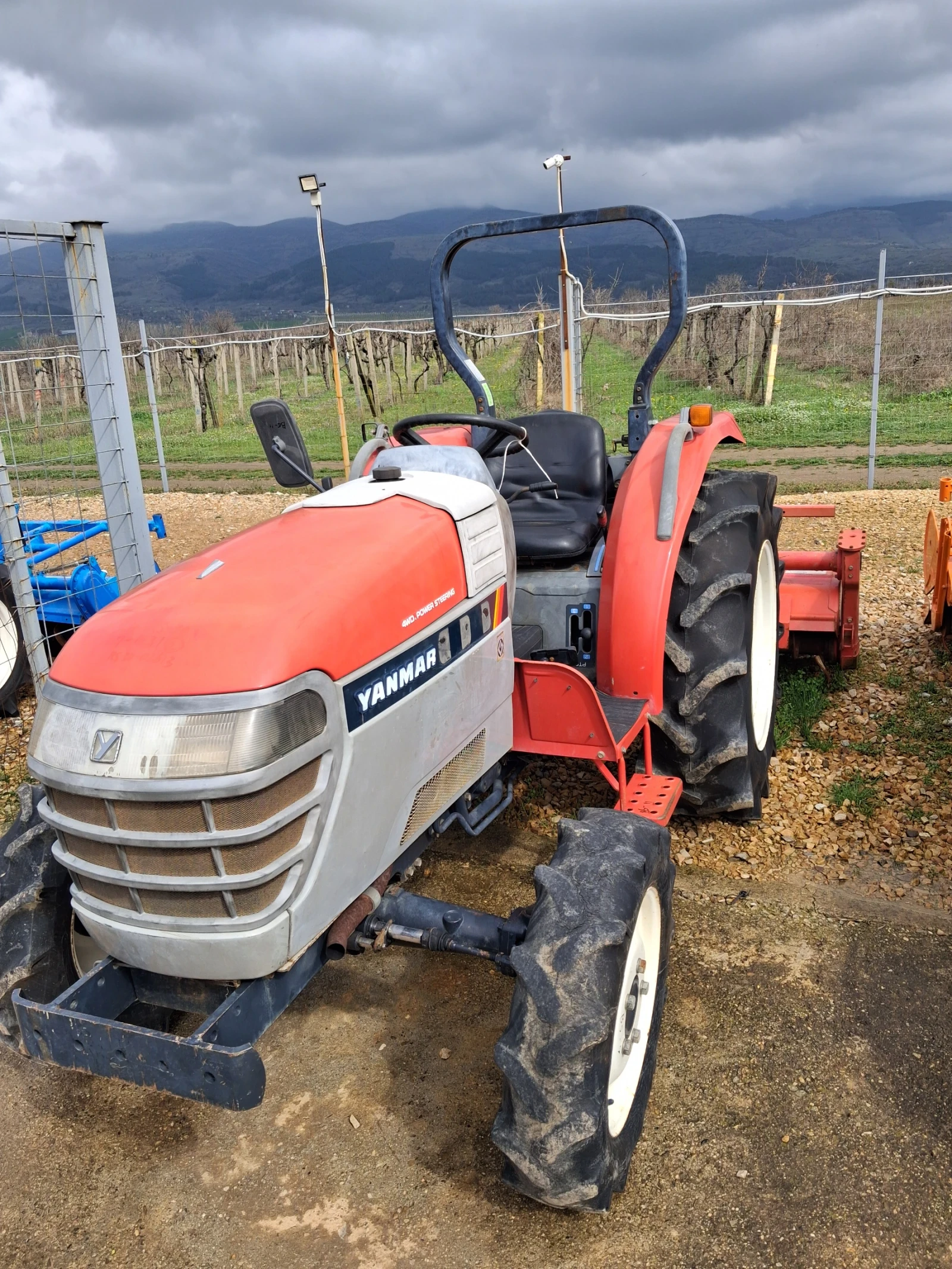 Трактор Kubota скайтрак 