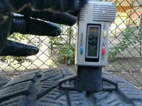 Гуми Зимни 215/65R16, снимка 3