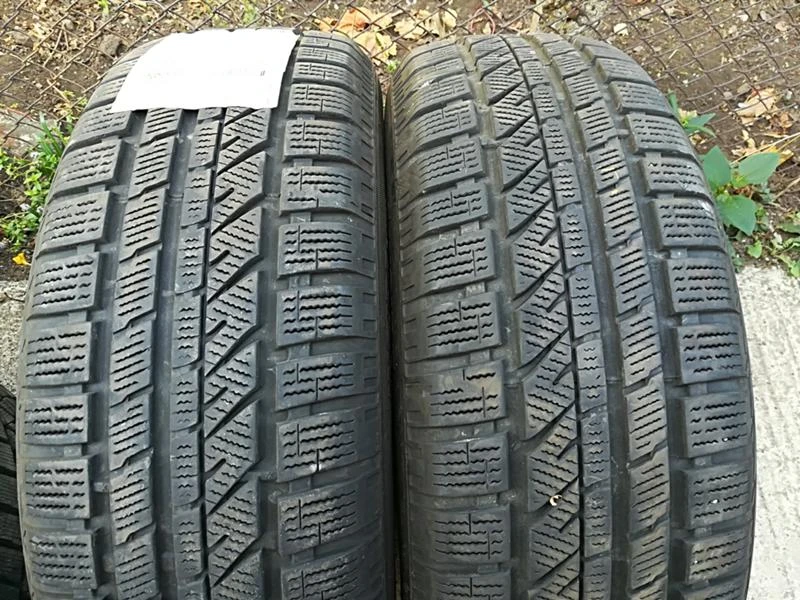 Гуми Зимни 215/65R16, снимка 1 - Гуми и джанти - 22852153