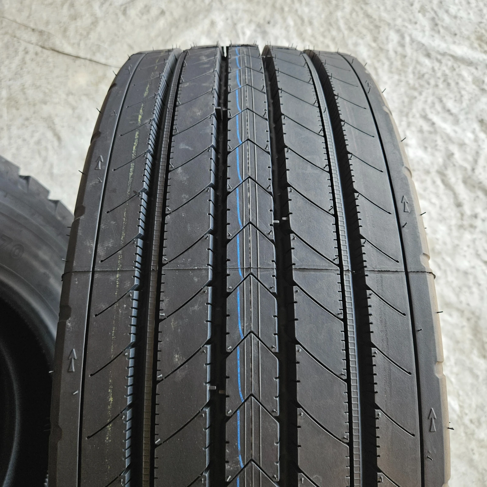  305/70R19.5 | Mobile.bg   3