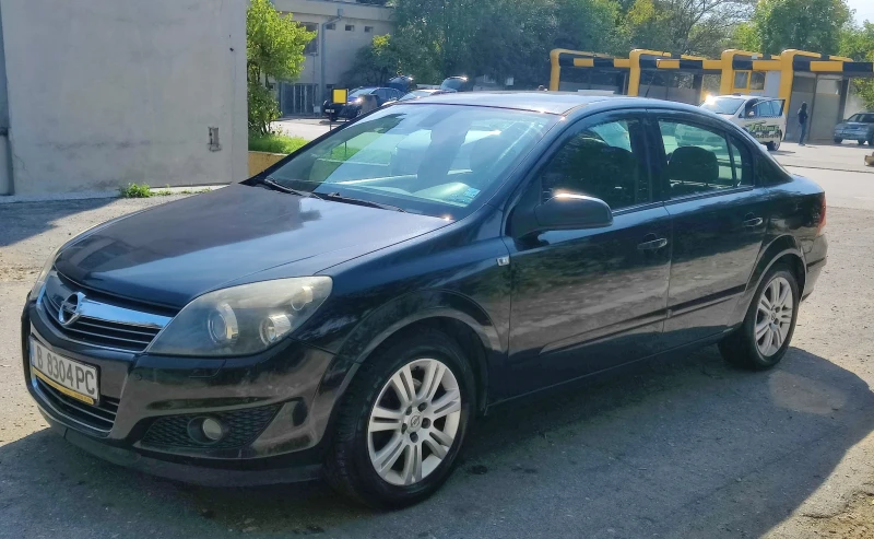 Opel Astra Sedan, снимка 1 - Автомобили и джипове - 47579658