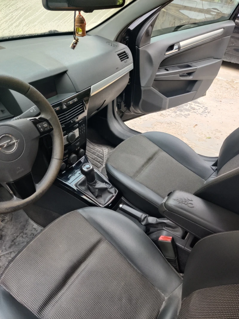 Opel Astra Sedan, снимка 10 - Автомобили и джипове - 47579658