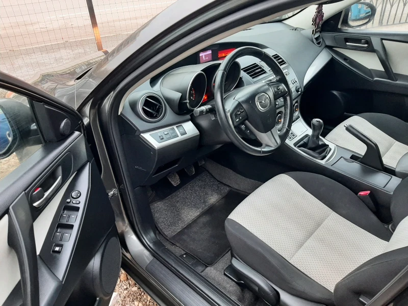 Mazda 3 1.6i, снимка 8 - Автомобили и джипове - 52504525
