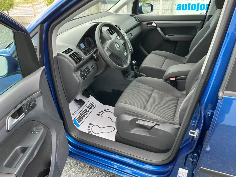 VW Touran 1.6i-Газов Инжекцион, снимка 13 - Автомобили и джипове - 52845546