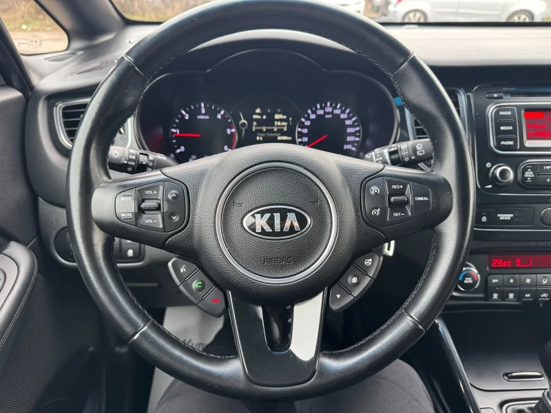 Kia Carens 1.7CRDi, снимка 13 - Автомобили и джипове - 53388985
