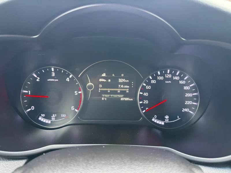 Kia Carens 1.7CRDi, снимка 14 - Автомобили и джипове - 53388985