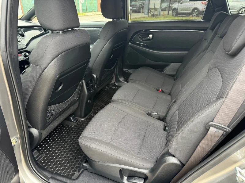 Kia Carens 1.7CRDi, снимка 9 - Автомобили и джипове - 53388985