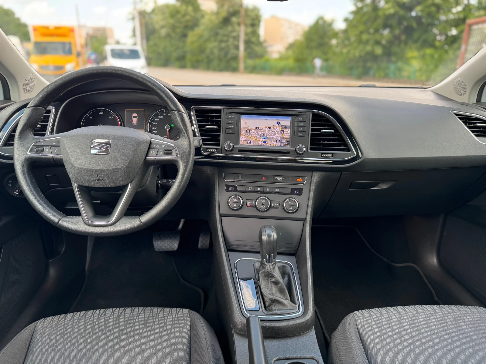 Seat Leon 1.6TDI * AUTOMATIC * NAVI | Mobile.bg   11