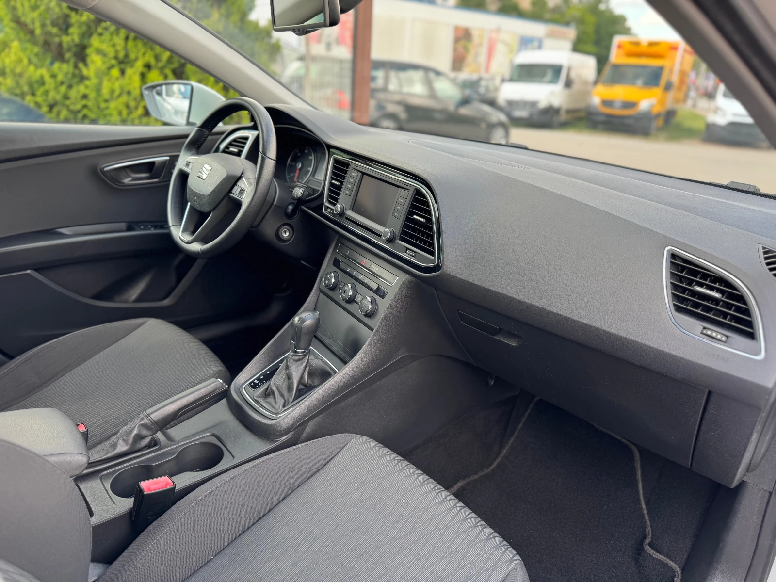 Seat Leon 1.6TDI * AUTOMATIC * NAVI - изображение 9