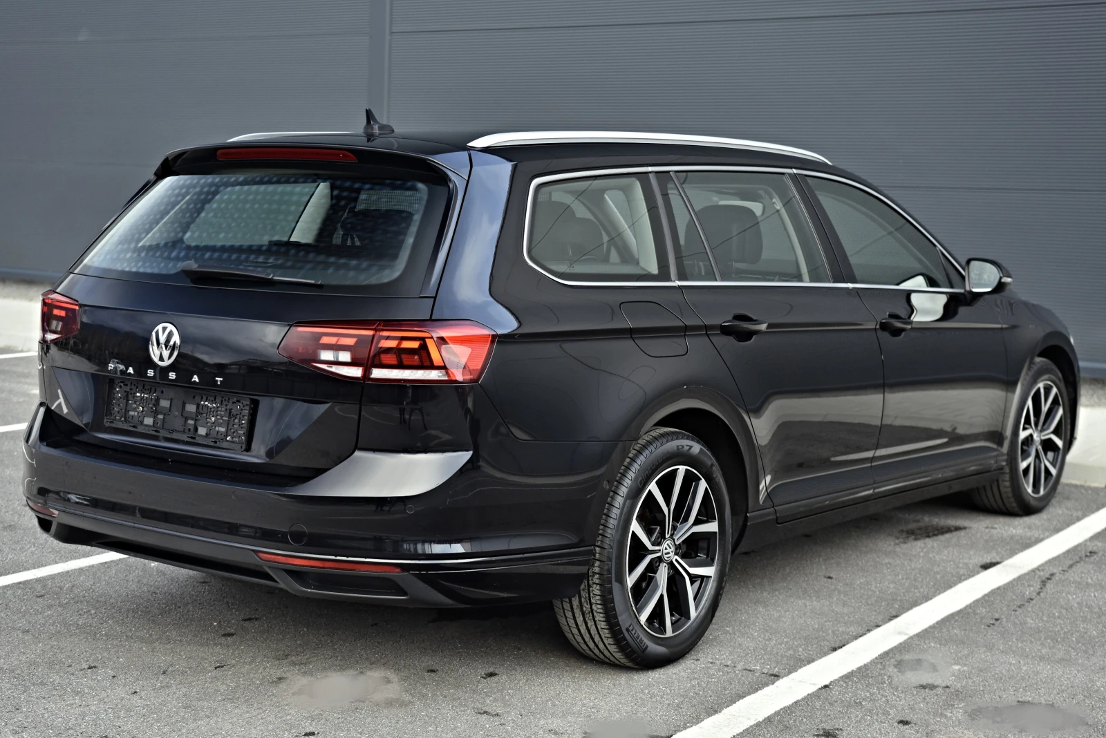 VW Passat 2.0TDI/Distronic/Camera/Massage/Panorama - изображение 6