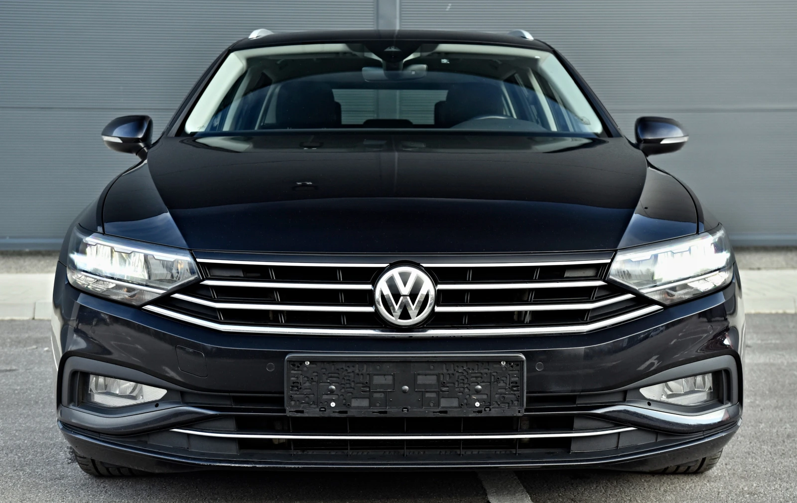 VW Passat 2.0TDI/Distronic/Camera/Massage/Panorama - изображение 2