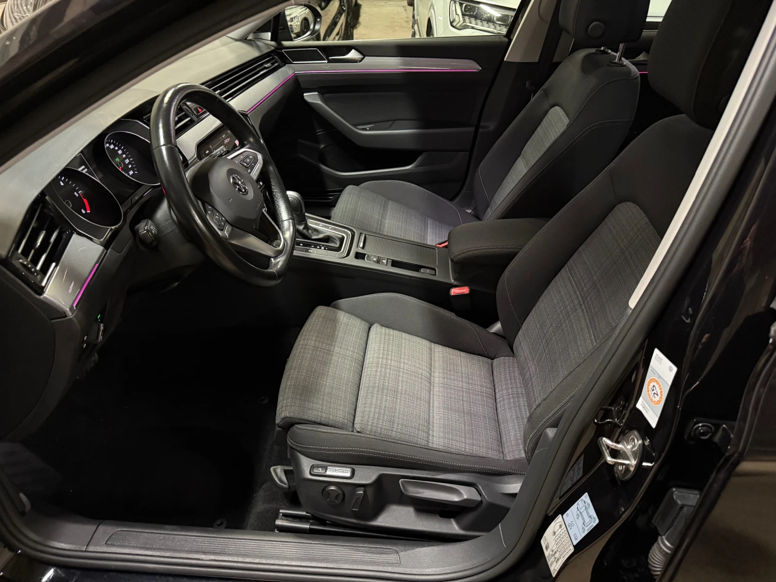 VW Passat 2.0TDI/Distronic/Camera/Massage/Panorama | Mobile.bg   9