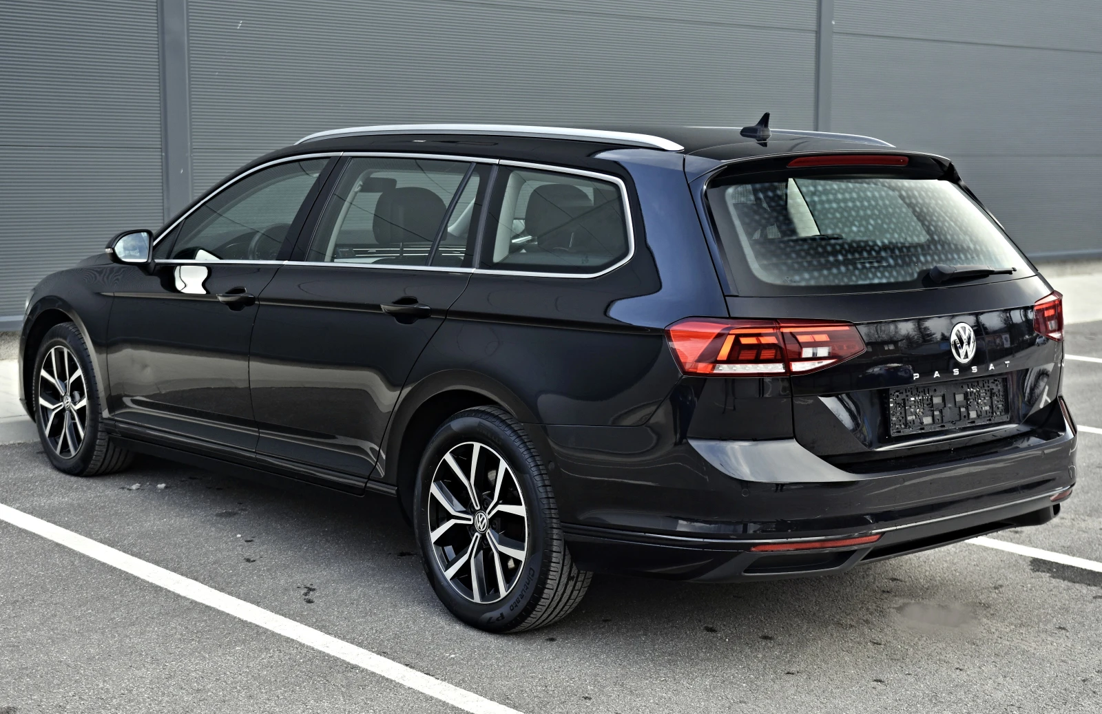 VW Passat 2.0TDI/Distronic/Camera/Massage/Panorama - изображение 4