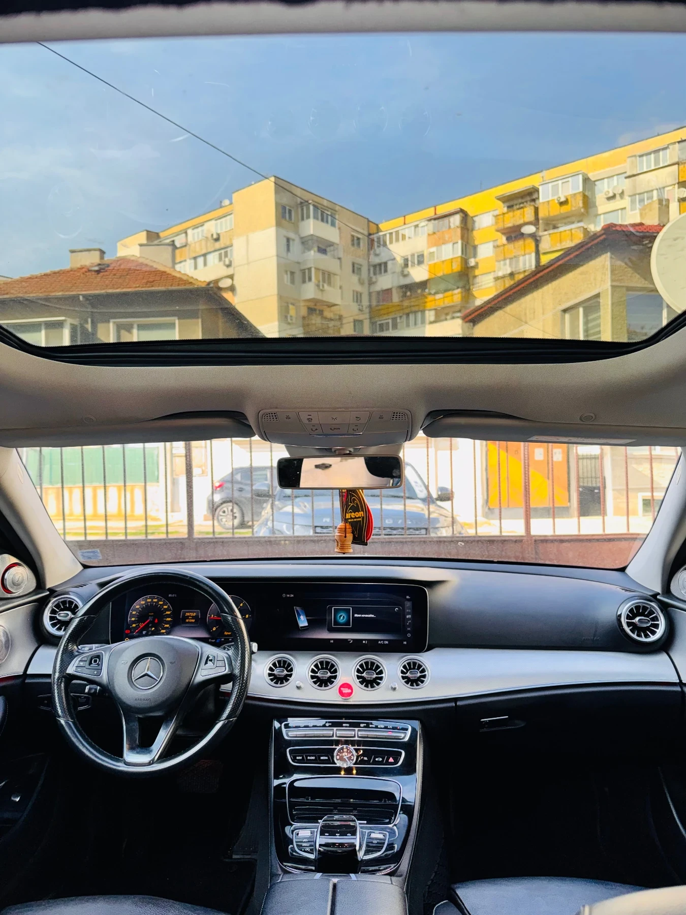 Mercedes-Benz E 220, снимка 14 - Автомобили и джипове - 53712048