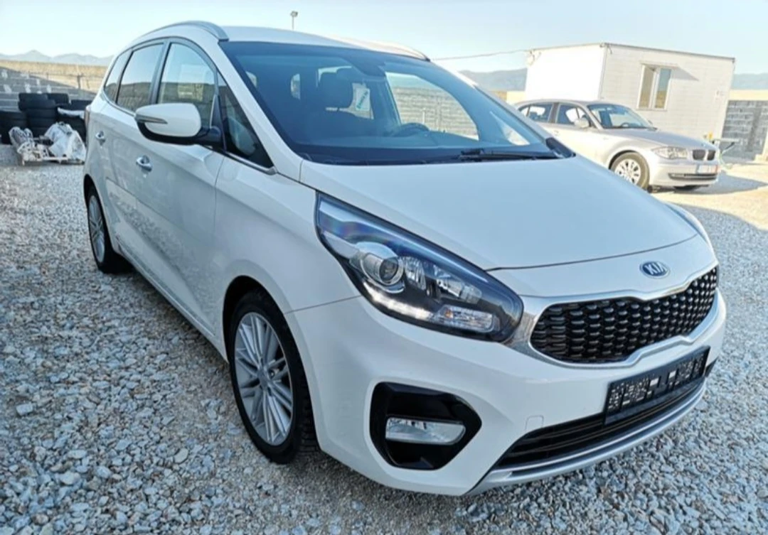 Kia Carens, снимка 2 - Автомобили и джипове - 54057410