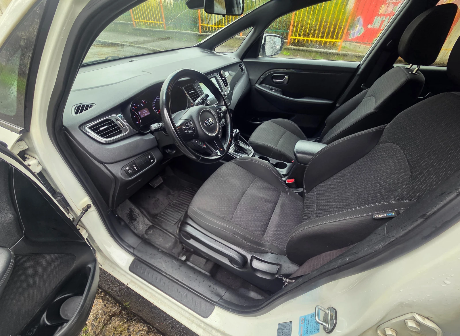 Kia Carens, снимка 9 - Автомобили и джипове - 54057410