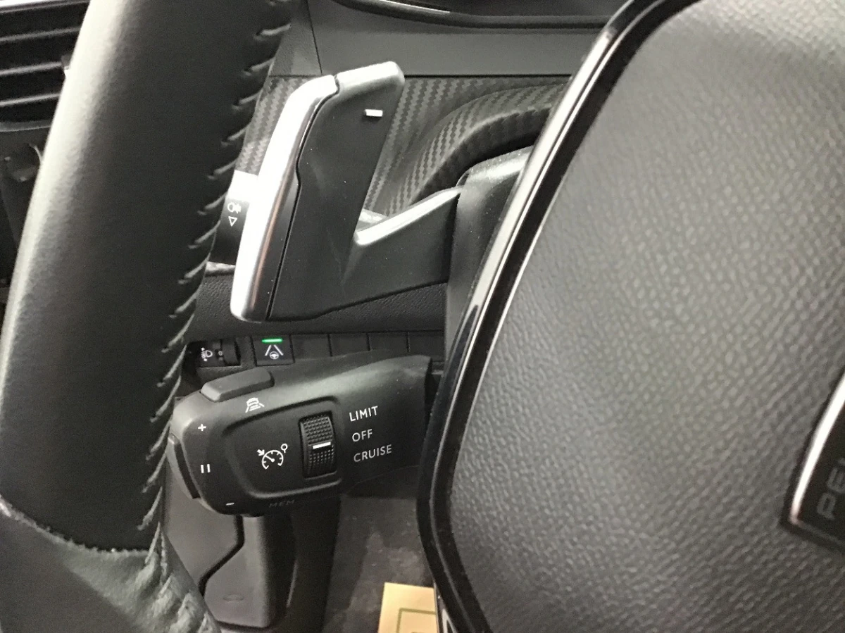 Peugeot 2008 Allure, снимка 9 - Автомобили и джипове - 54283199