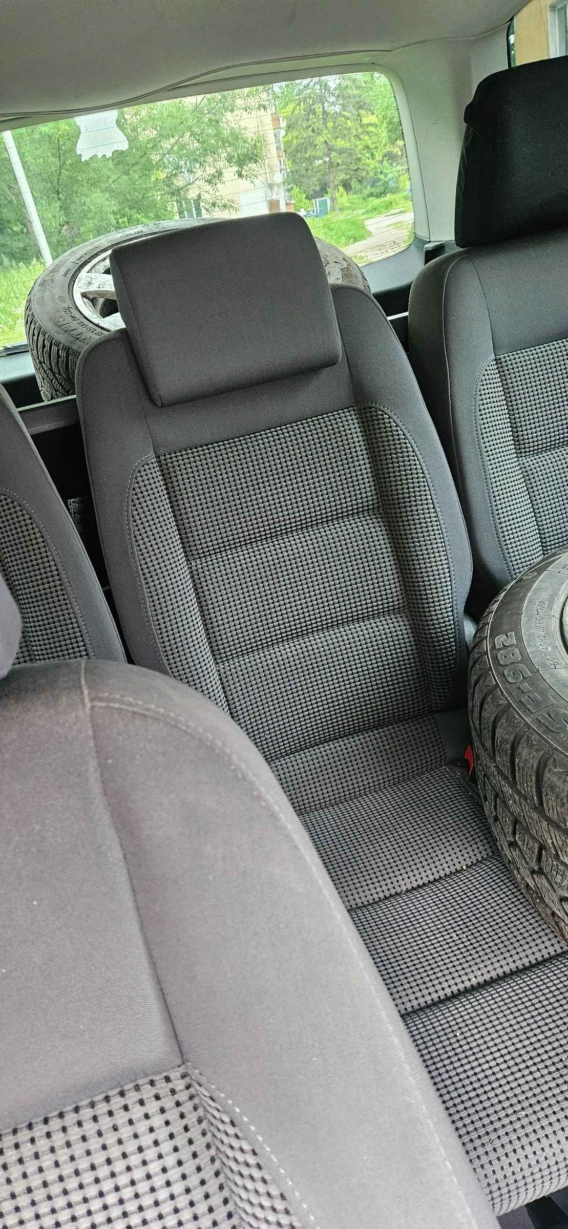 VW Touran, снимка 2 - Автомобили и джипове - 54576197