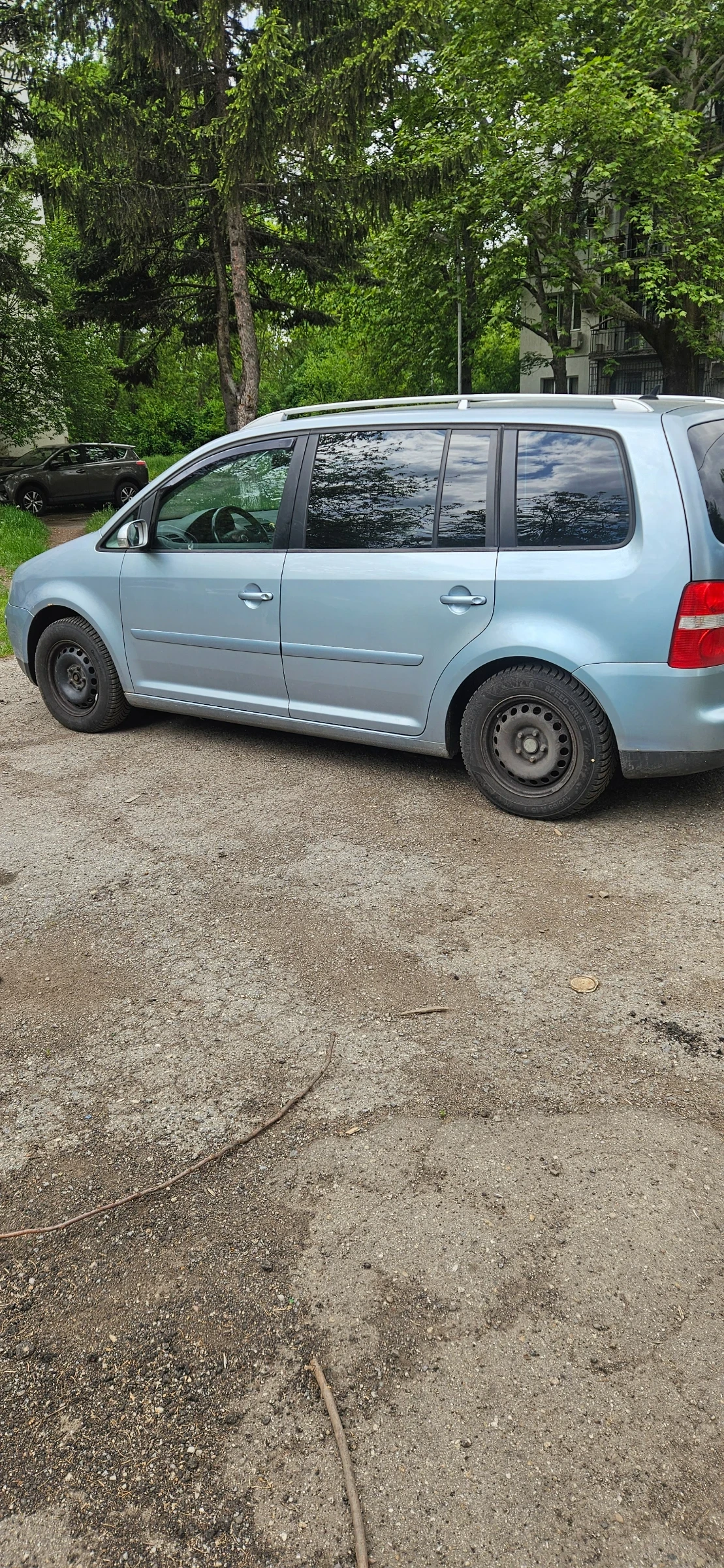VW Touran, снимка 8 - Автомобили и джипове - 54576197