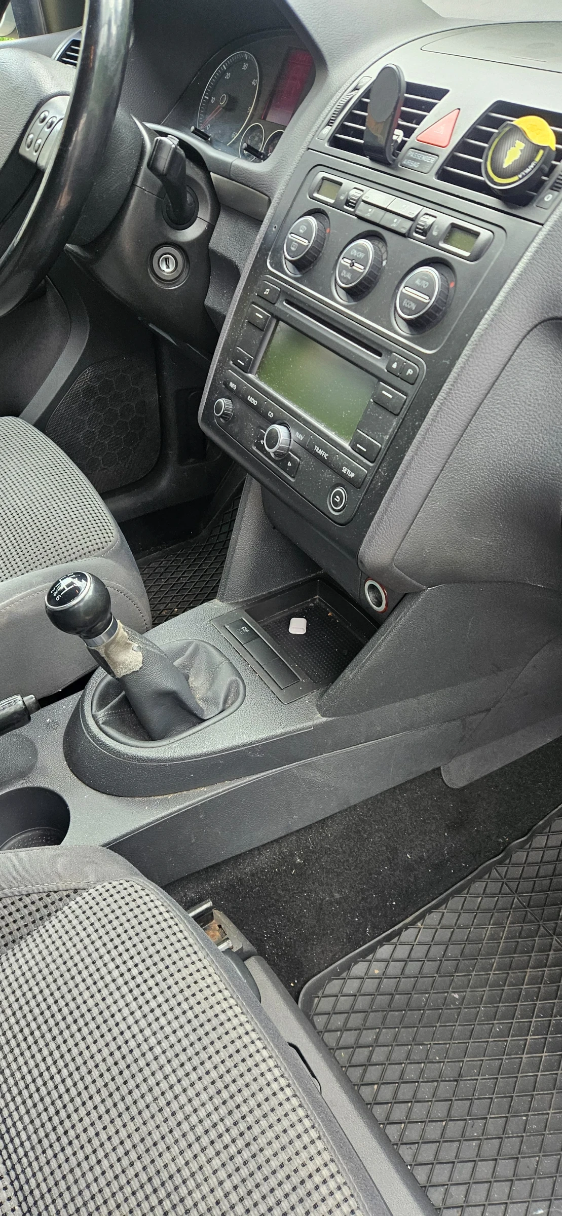 VW Touran, снимка 3 - Автомобили и джипове - 54576197
