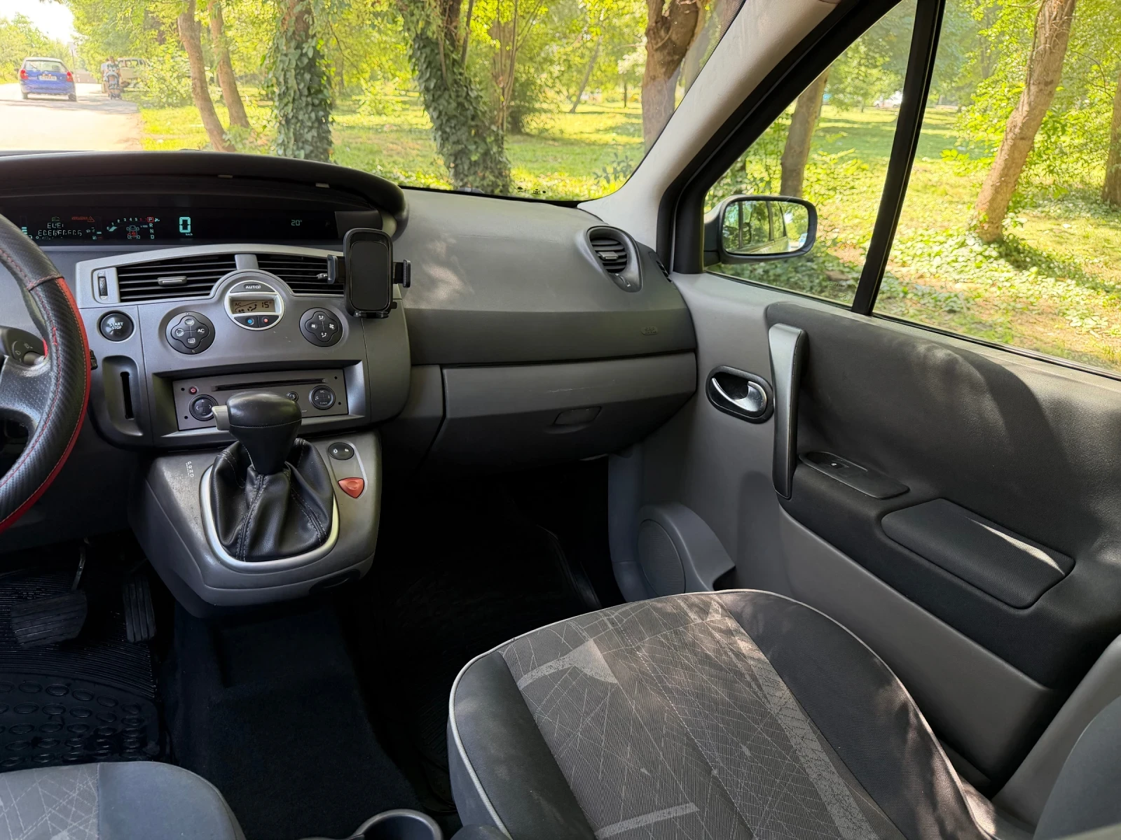 Renault Grand scenic Бензин-Газ!!!, снимка 13 - Автомобили и джипове - 54847347