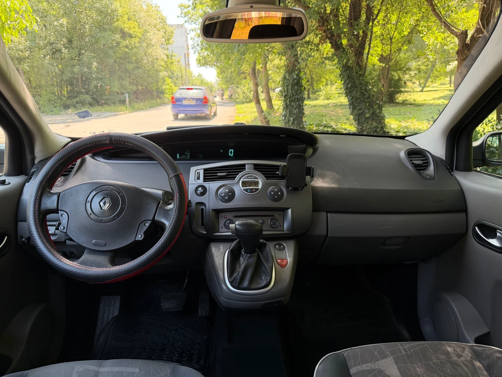 Renault Grand scenic Бензин-Газ!!!, снимка 11 - Автомобили и джипове - 54847347
