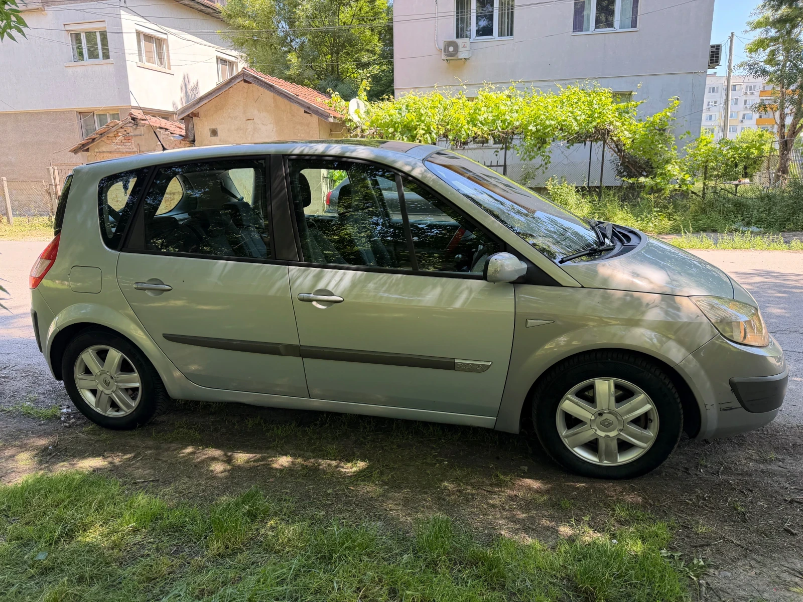 Renault Grand scenic Бензин-Газ!!!, снимка 4 - Автомобили и джипове - 54847347