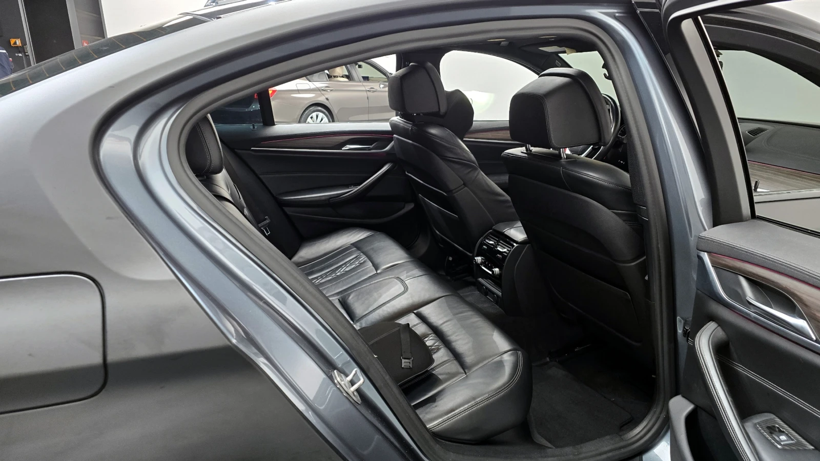 BMW 530 LCI RETROFIT* ОБДУХ* HEAD-UP* H&K* 360* DIS* КРАЙН, снимка 15 - Автомобили и джипове - 55070891