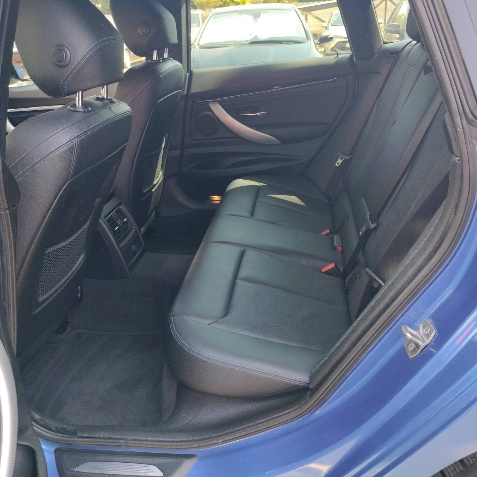 BMW 320 xDrive, снимка 7 - Автомобили и джипове - 55639377