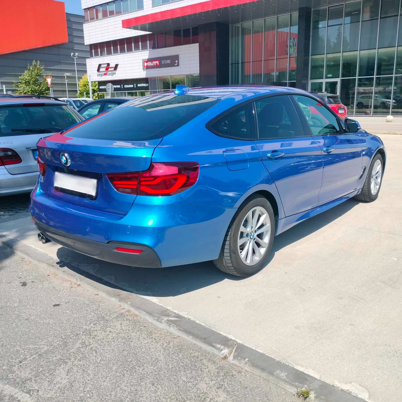 BMW 320 xDrive, снимка 3 - Автомобили и джипове - 55639377