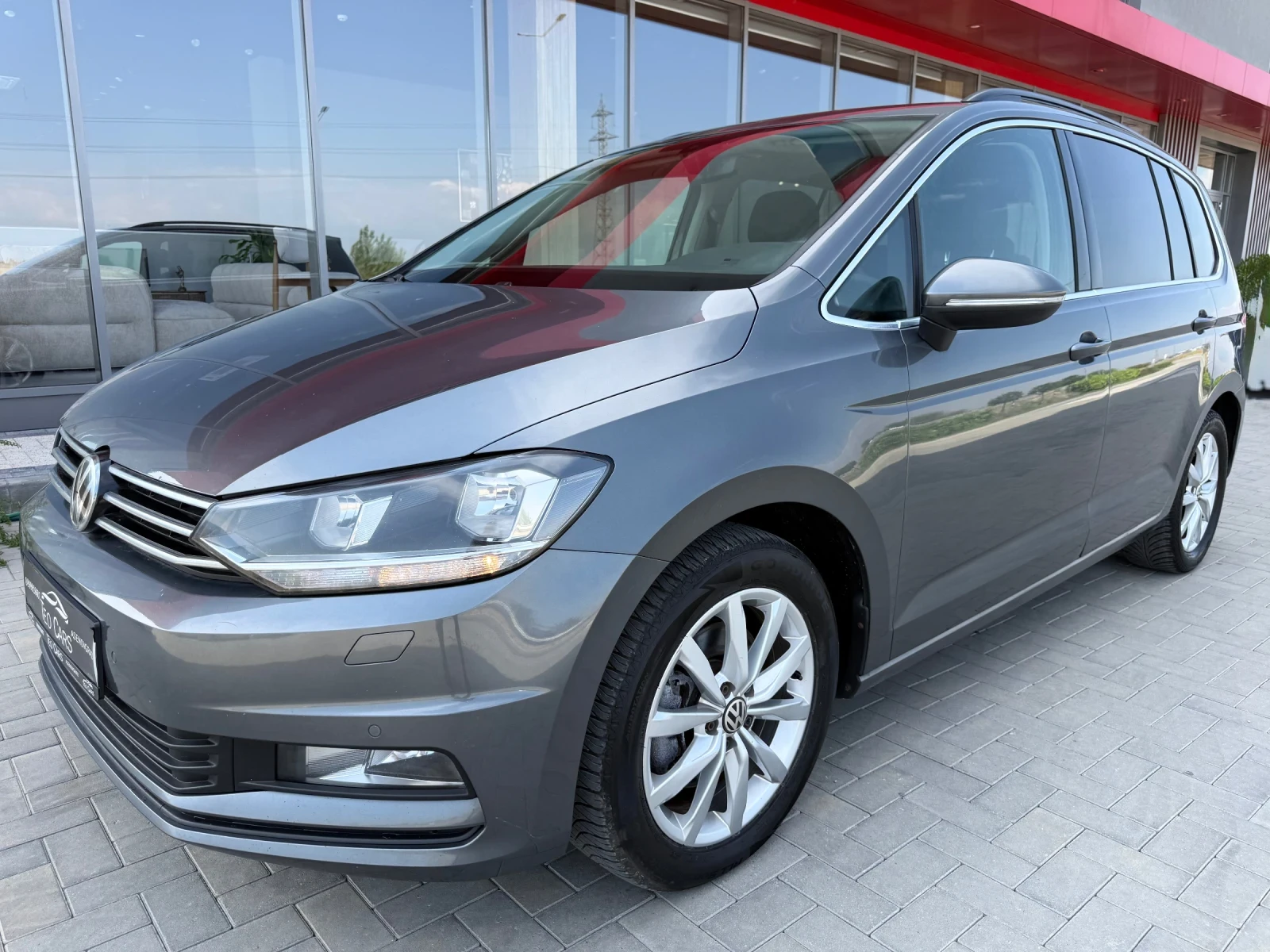 VW Touran 2.0 TDI 150к.с 6+ 1 / NAVI / PODGREV / FULL SERVIC, снимка 3 - Автомобили и джипове - 55930781