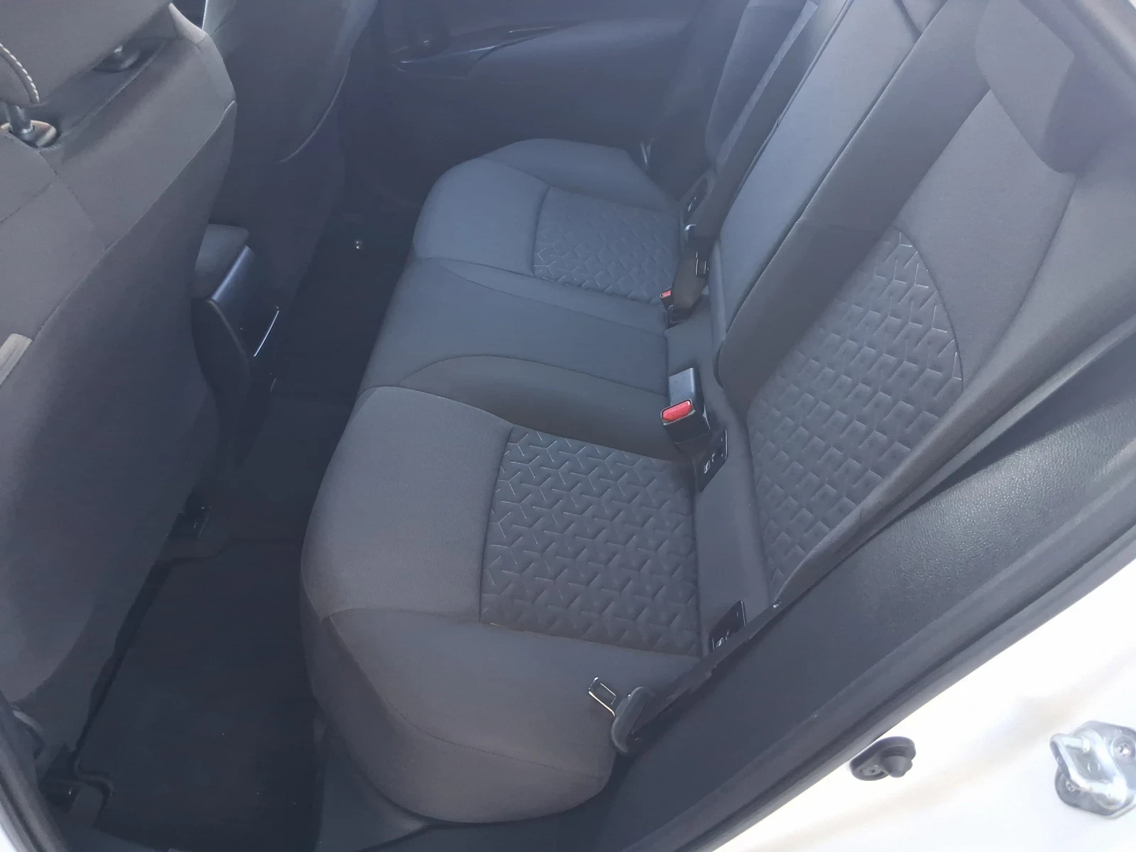 Toyota Corolla 1.2 бензин!4 цилиндъра!Гаранция!Сервизна книжка!, снимка 12 - Автомобили и джипове - 56110675