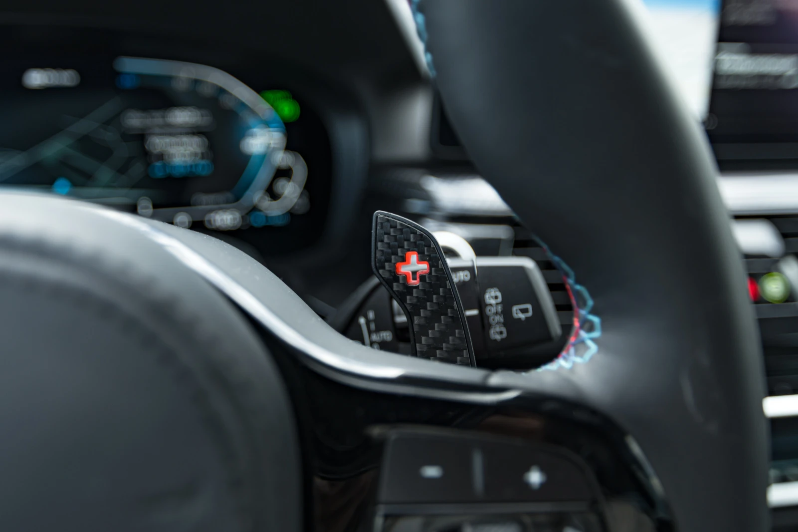 BMW 530E M Paket HYBRID, снимка 11 - Автомобили и джипове - 56213691