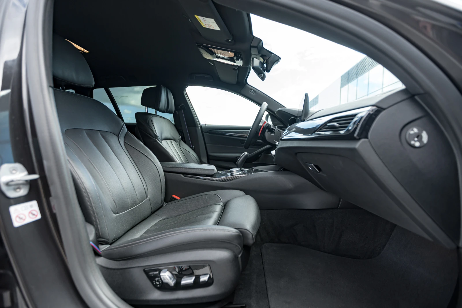 BMW 530E M Paket HYBRID, снимка 17 - Автомобили и джипове - 56213691