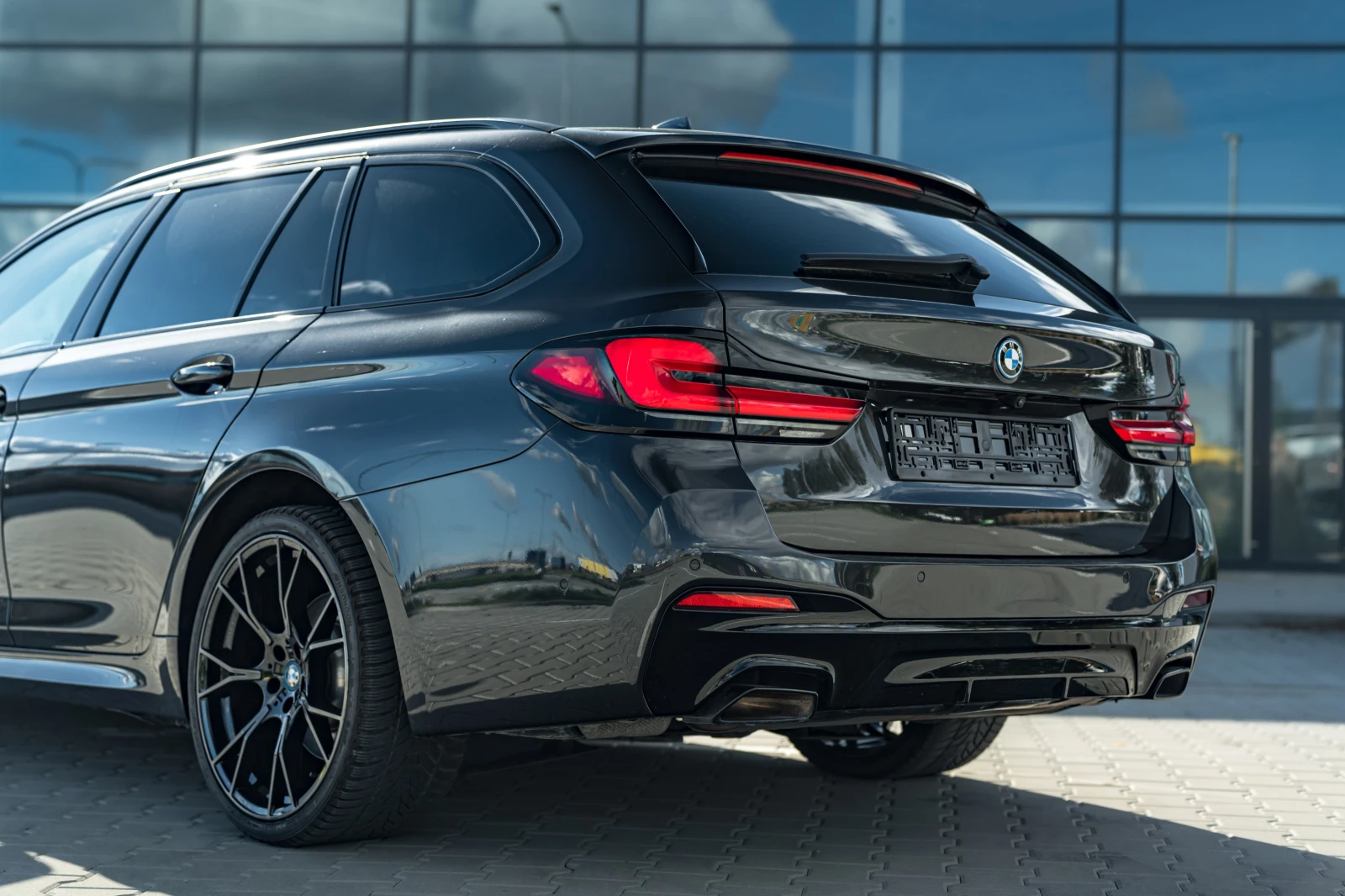 BMW 530E M Paket HYBRID, снимка 4 - Автомобили и джипове - 56213691