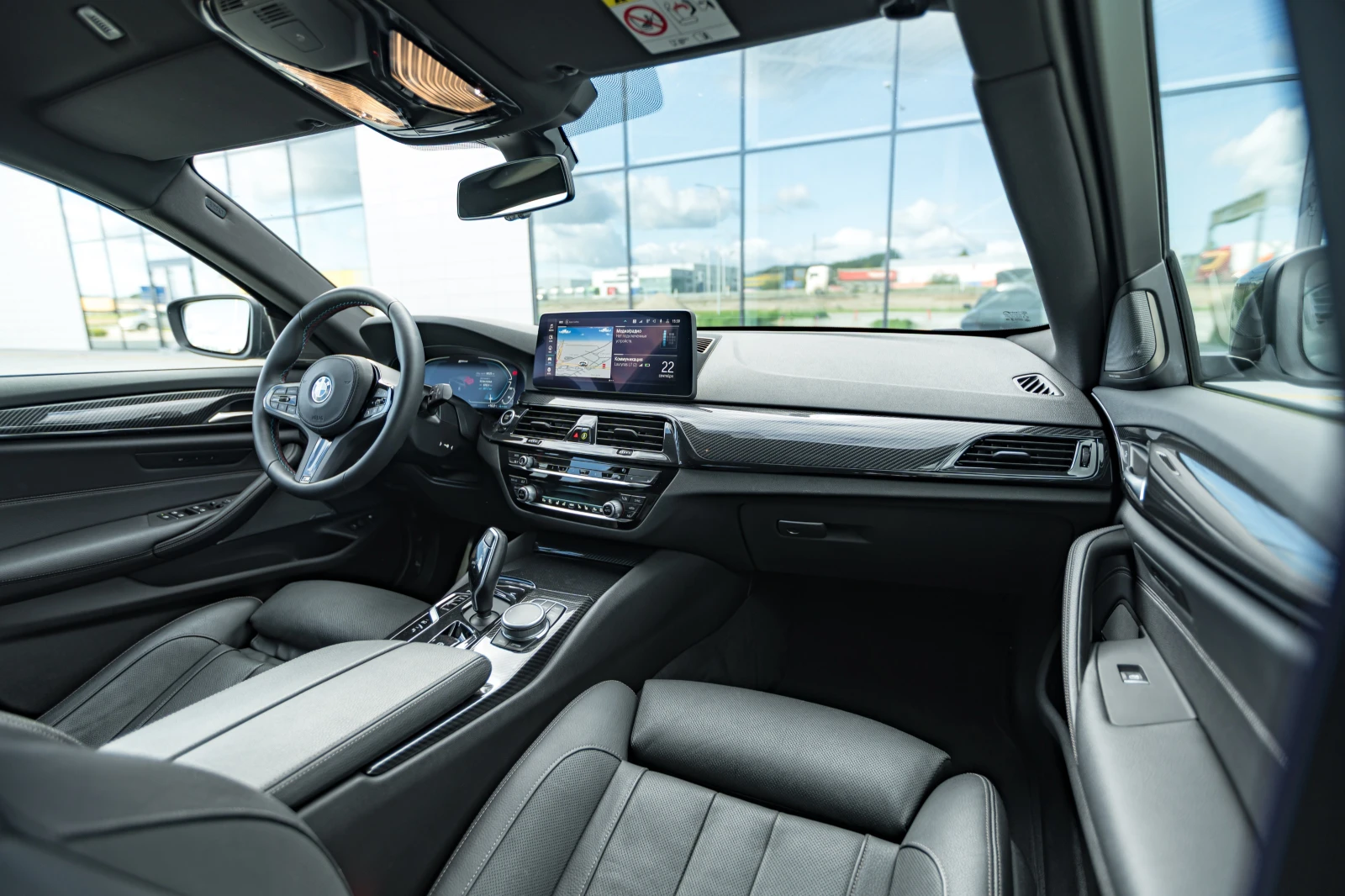 BMW 530E M Paket HYBRID, снимка 8 - Автомобили и джипове - 56213691