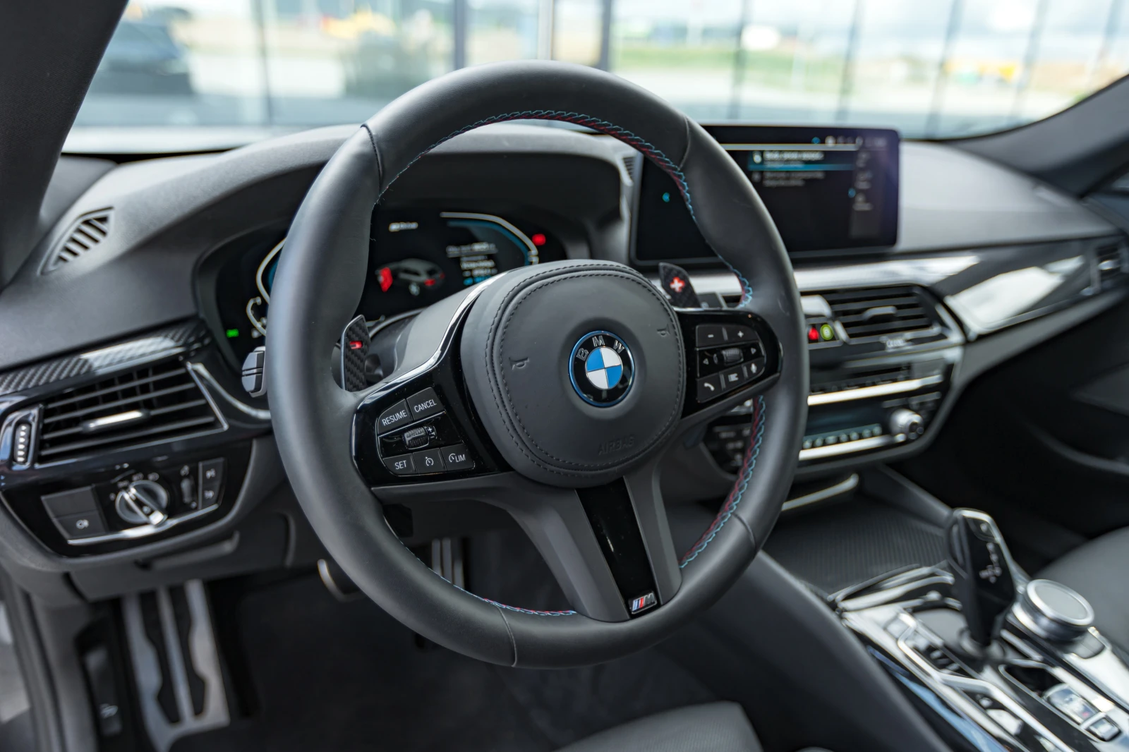 BMW 530E M Paket HYBRID, снимка 9 - Автомобили и джипове - 56213691