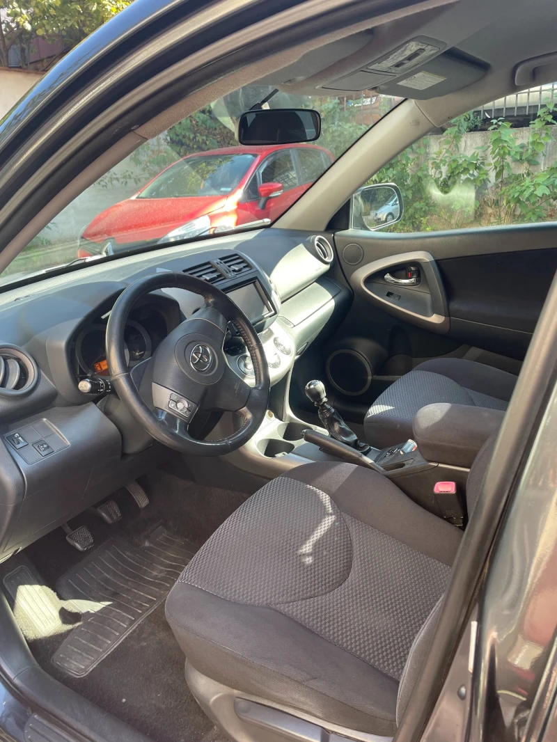 Toyota Rav4 2.2 D-4D, снимка 7 - Автомобили и джипове - 47271871