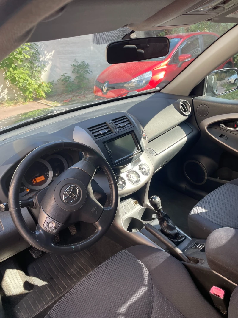 Toyota Rav4 2.2 D-4D, снимка 15 - Автомобили и джипове - 47271871