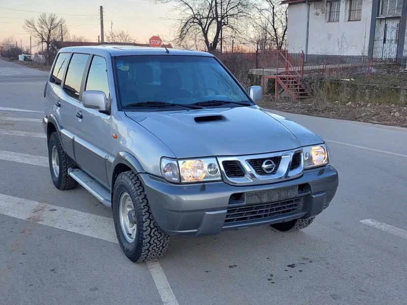 Nissan Terrano 3000, снимка 1 - Автомобили и джипове - 48589257