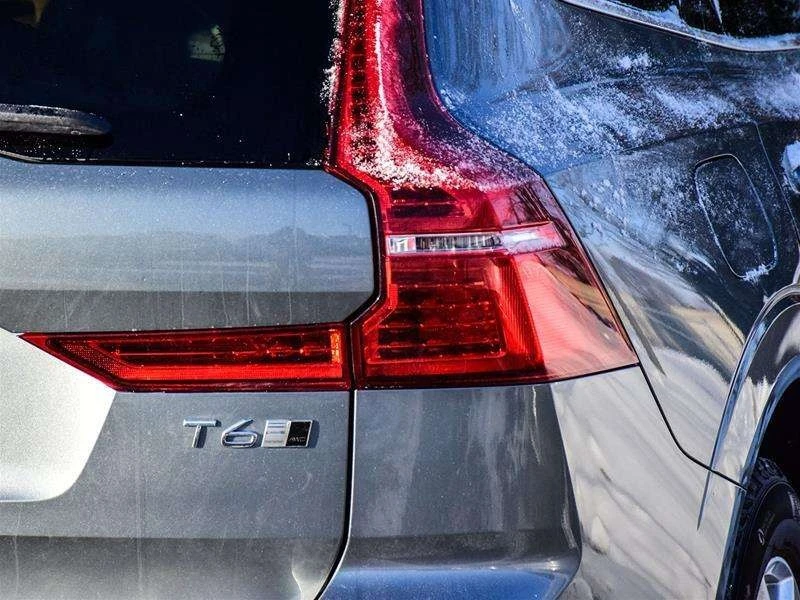 Volvo XC60 * Inscription * CARFAX /NAVI/PANO/ГУМИ - изображение 6