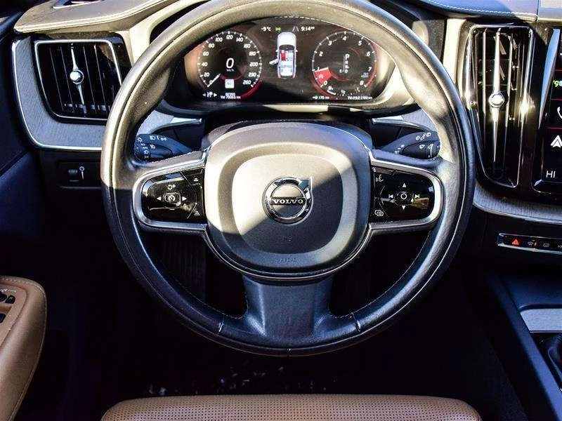 Volvo XC60 * Inscription * CARFAX /NAVI/PANO/ГУМИ, снимка 16 - Автомобили и джипове - 53341123