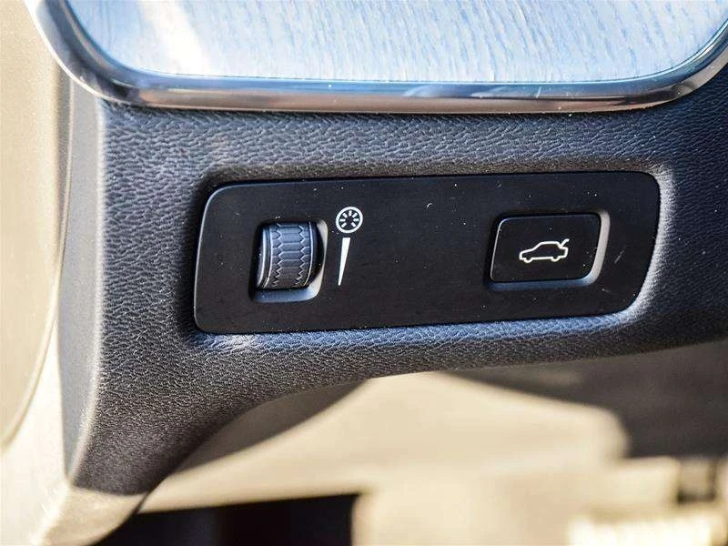 Volvo XC60 * Inscription * CARFAX /NAVI/PANO/ГУМИ, снимка 13 - Автомобили и джипове - 53341123