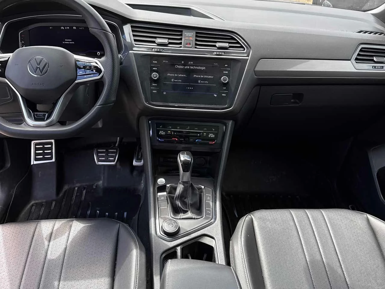 VW Tiguan | R Line | ПОДГРЕВ | ПАНОРАМА | ДВА КЛЮЧА | , снимка 9 - Автомобили и джипове - 54653006