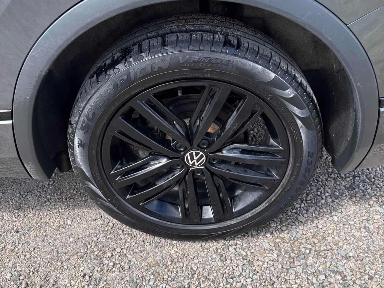VW Tiguan | R Line | ПОДГРЕВ | ПАНОРАМА | ДВА КЛЮЧА | , снимка 12 - Автомобили и джипове - 54653006