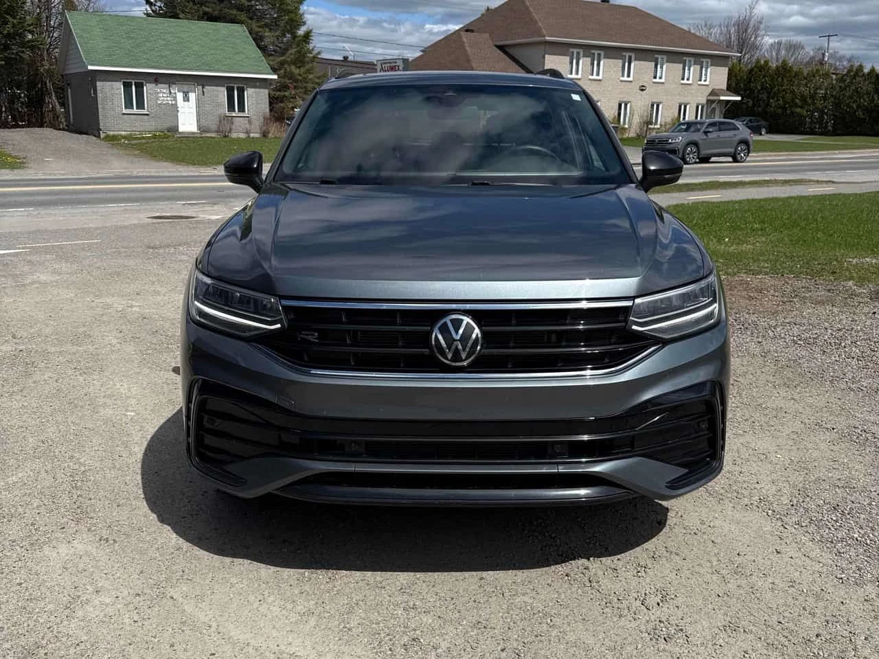 VW Tiguan | R Line | ПОДГРЕВ | ПАНОРАМА | ДВА КЛЮЧА | , снимка 6 - Автомобили и джипове - 54653006