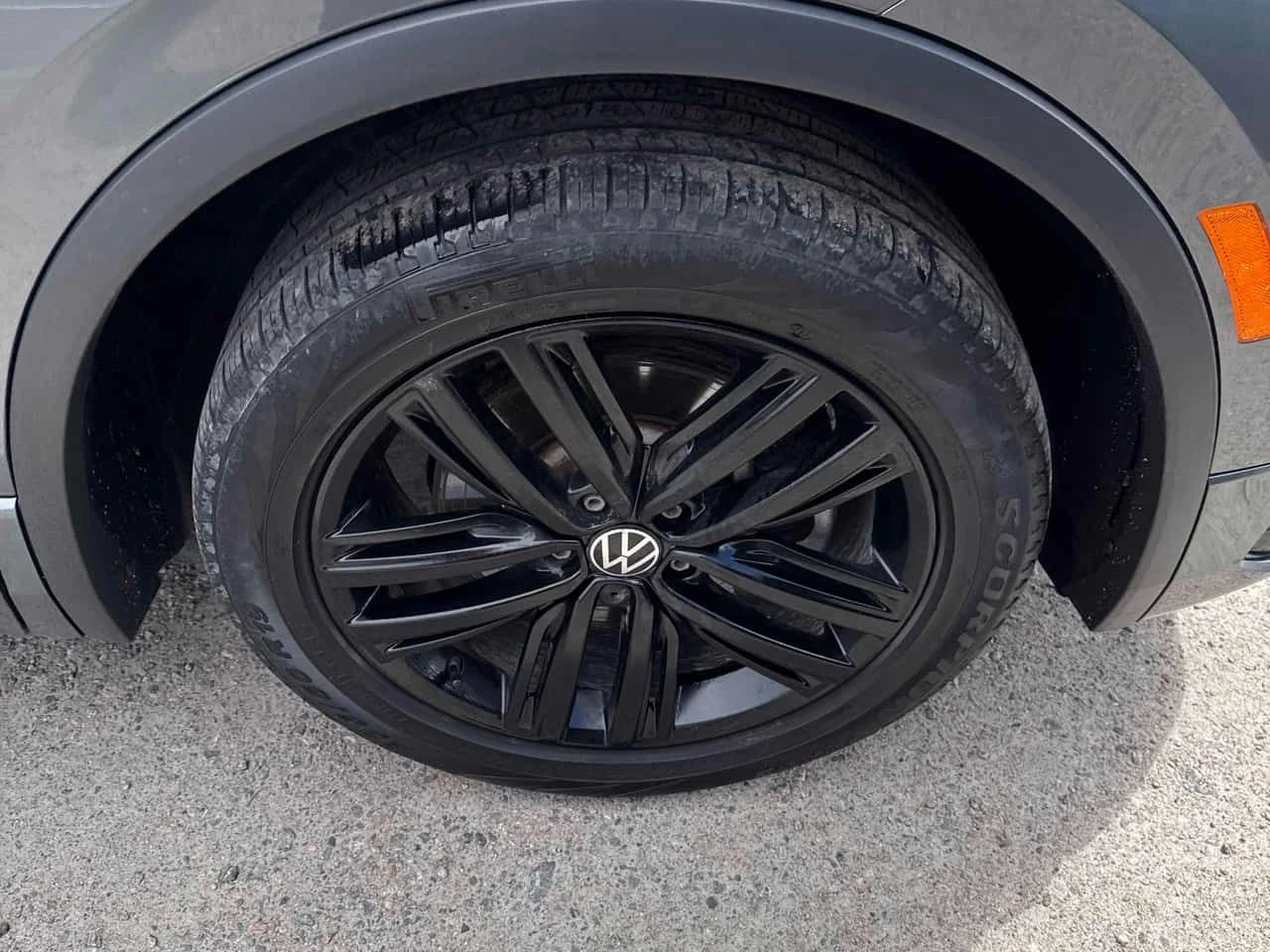 VW Tiguan | R Line | ПОДГРЕВ | ПАНОРАМА | ДВА КЛЮЧА | , снимка 15 - Автомобили и джипове - 54653006