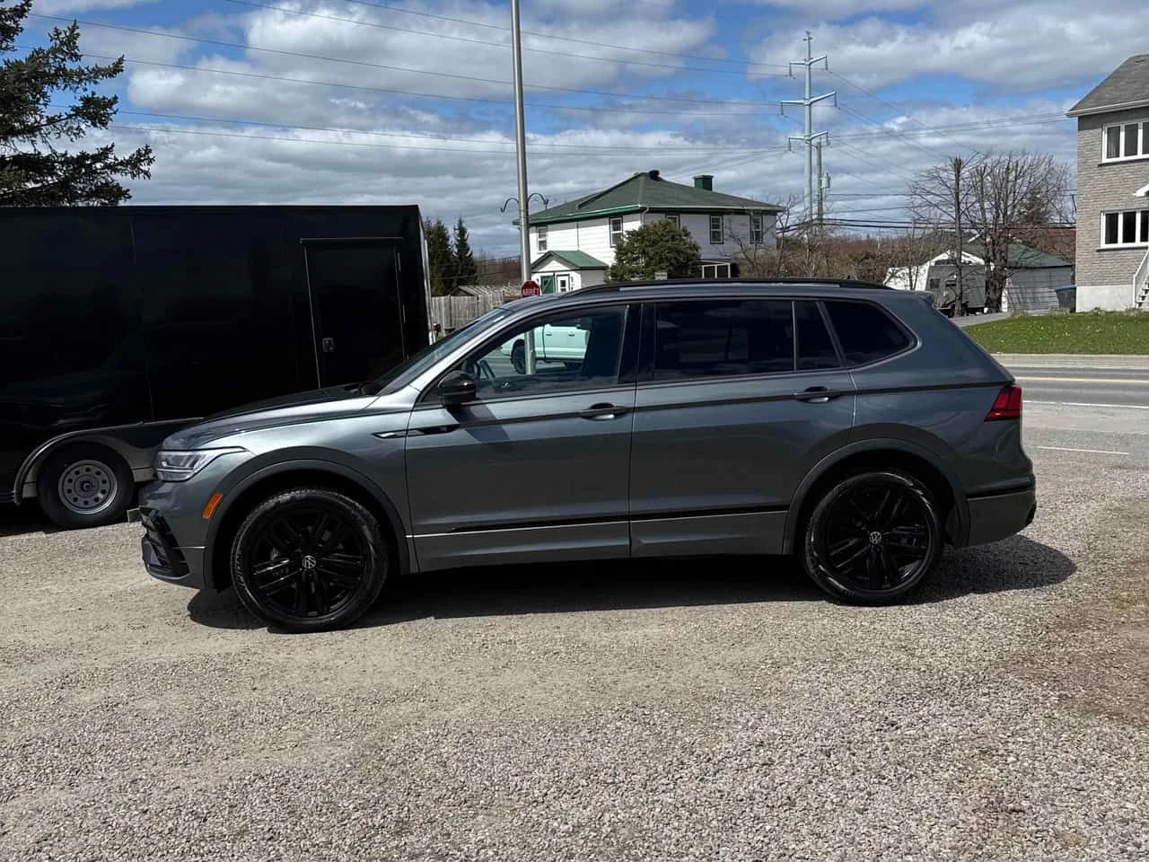 VW Tiguan | R Line | ПОДГРЕВ | ПАНОРАМА | ДВА КЛЮЧА | , снимка 2 - Автомобили и джипове - 54653006