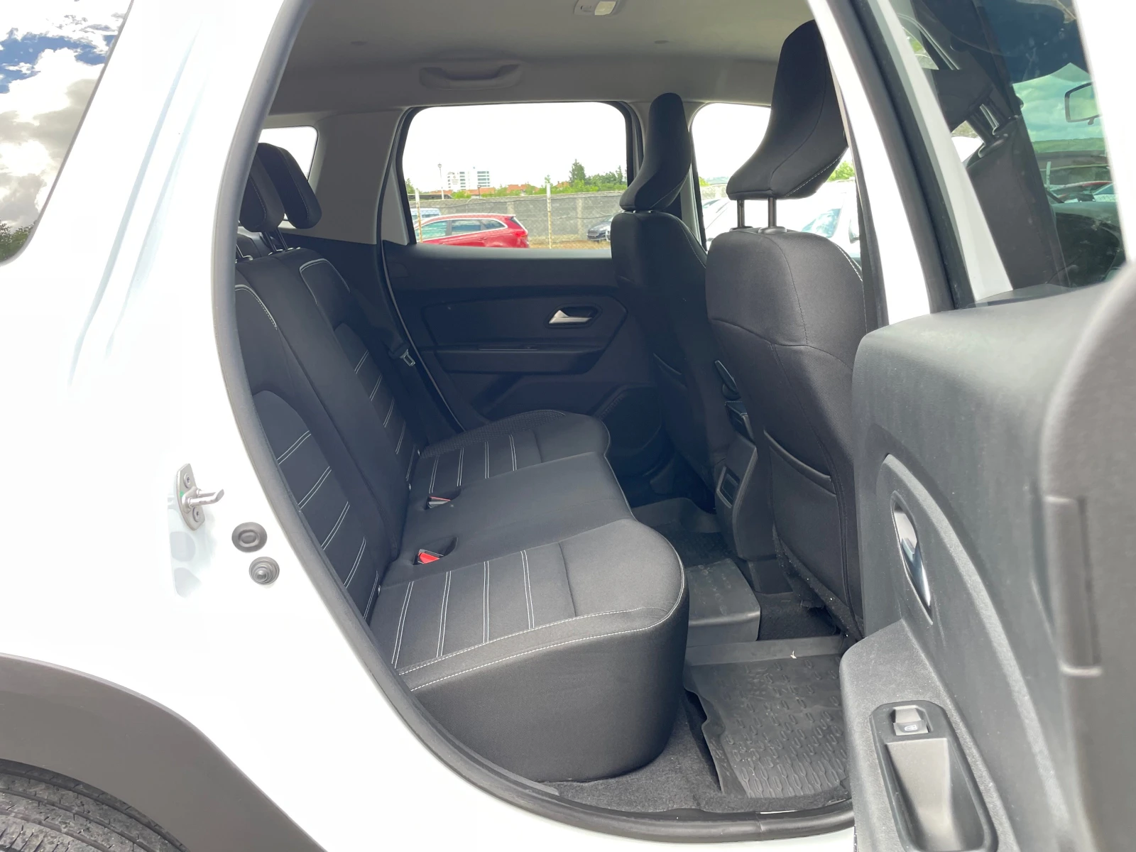 Dacia Duster II Restyling 1.3i (150hp) Automatic 6-Speed Бензин, снимка 14 - Автомобили и джипове - 54713156